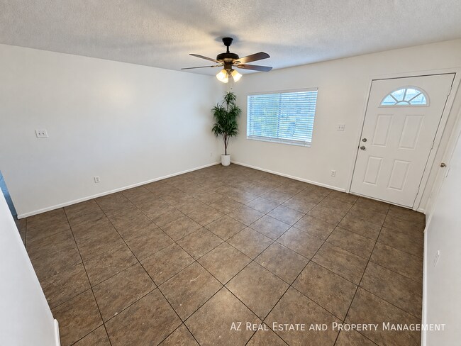 Building Photo - 4528 W Palm Ln