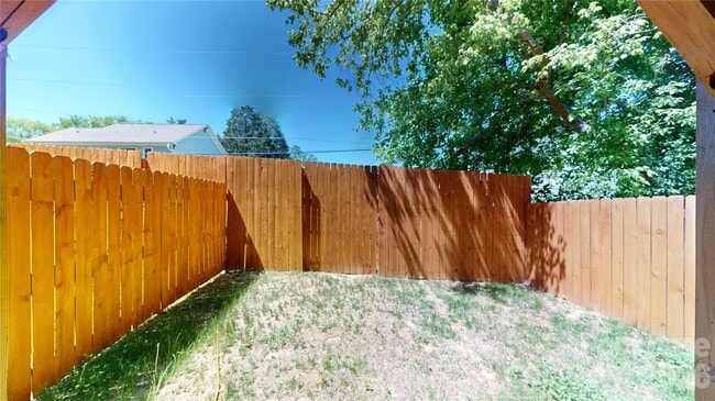 Building Photo - 156 Mattoon St