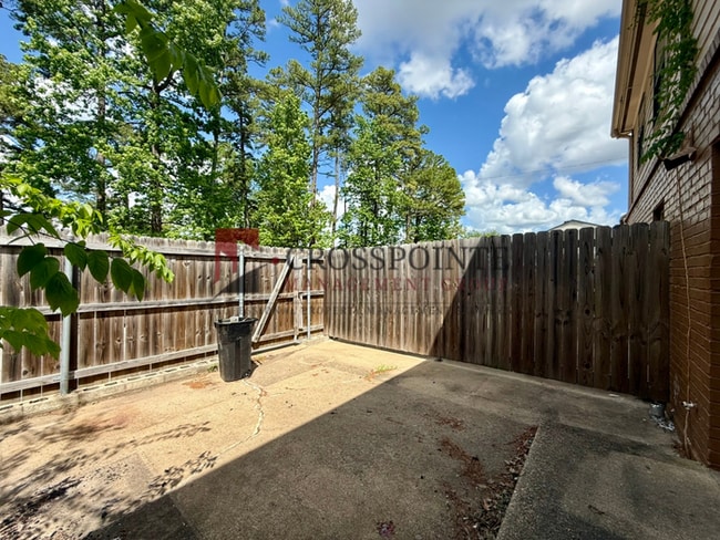 Building Photo - Available now! Beautiful 3 bedroom 1.5 bath Townhome in Tyler!