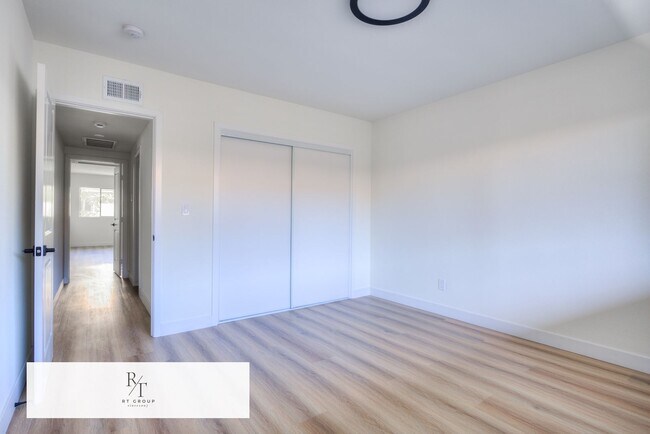 Building Photo - Fully Upgraded Spacious 3-Bedroom Unit in Prime Arcadia Location