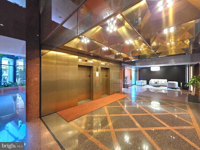 Building Photo - 1530 Key Blvd
