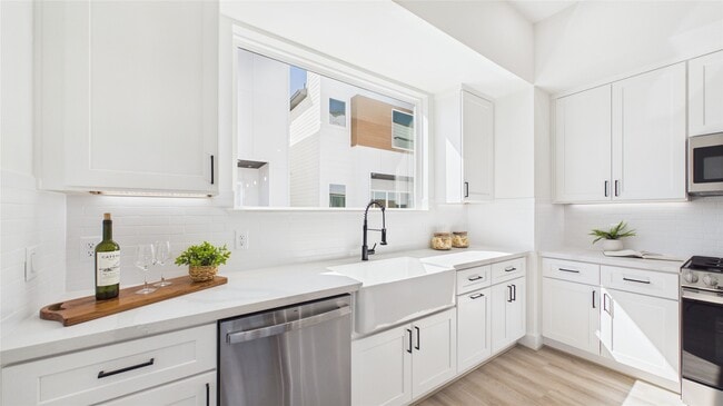 Building Photo - 2417 Harrington St