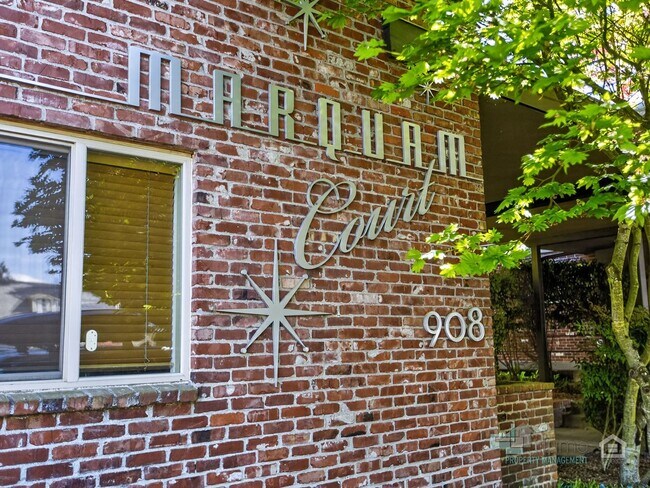 Building Photo - 1 Bedroom Condo Near OHSU + Parking