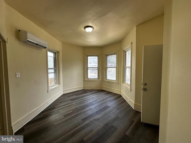 Building Photo - 22 N 53rd St