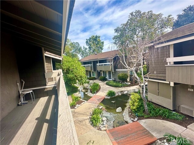 Building Photo - 140 Streamwood