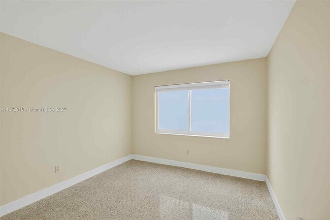 Building Photo - 537 Menendez Ave