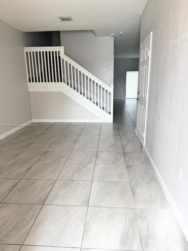 Building Photo - 11941 SW 150th Pl