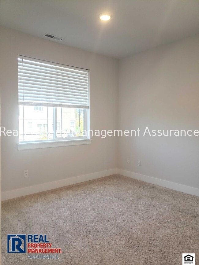 Building Photo - 16870 SW Rockhampton Ln