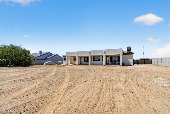 Building Photo - Luxury Meets Country Charm: Custom 5BR Home on Acreage in San Tan Valley
