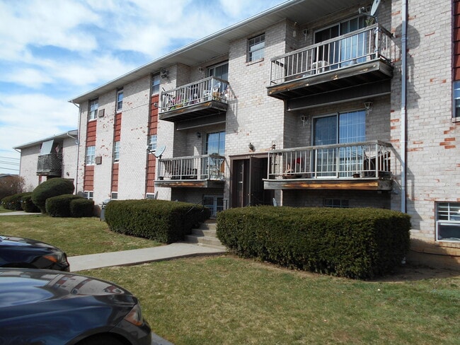 Building Photo - Cambridge House Apartments