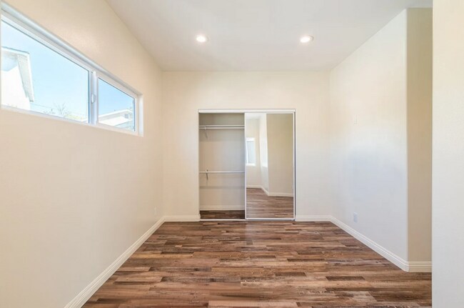 Building Photo - 3258 1/2 Dundas St. Los Angeles