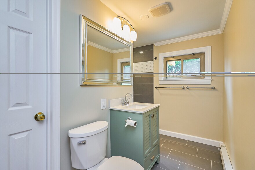 Building Photo - 805 23rd St S