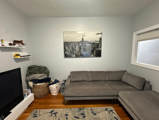 Building Photo - 332 Main St