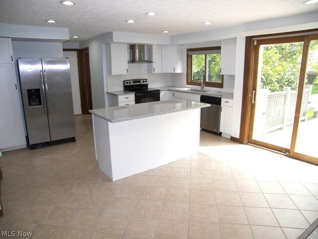 Building Photo - 32156 S Roundhead Dr