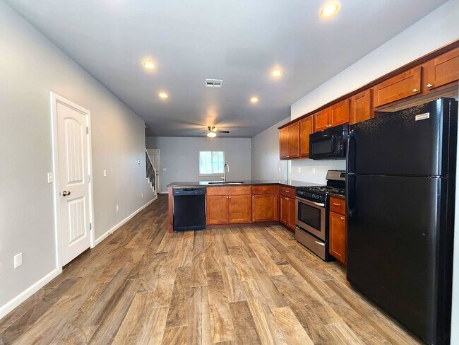 Building Photo - Campbell St Duplex