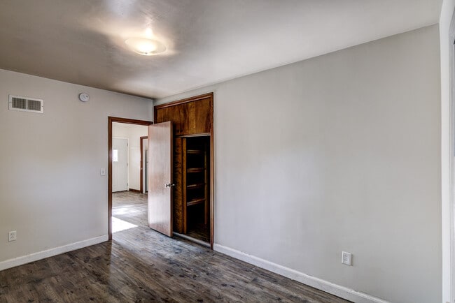 Building Photo - 2204 Keith St