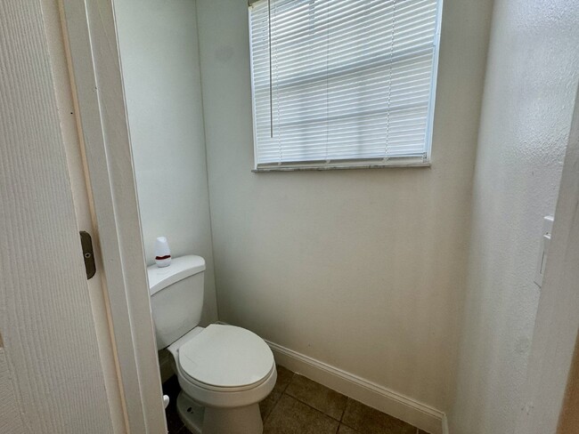 Building Photo - Fully renovated Townhome for Rent in Daven...