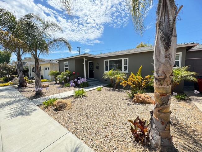 Building Photo - 220 Castaic Ave