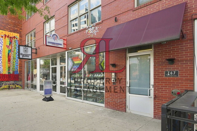 Building Photo - 767 N High St