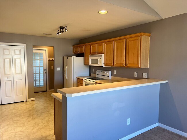 Building Photo - NOW AVAILABLE IN INTERNATIONAL CLUB - MURRELLS INLET!!