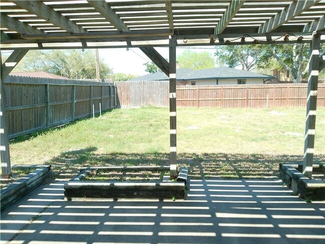 Building Photo - 538 Vega Dr