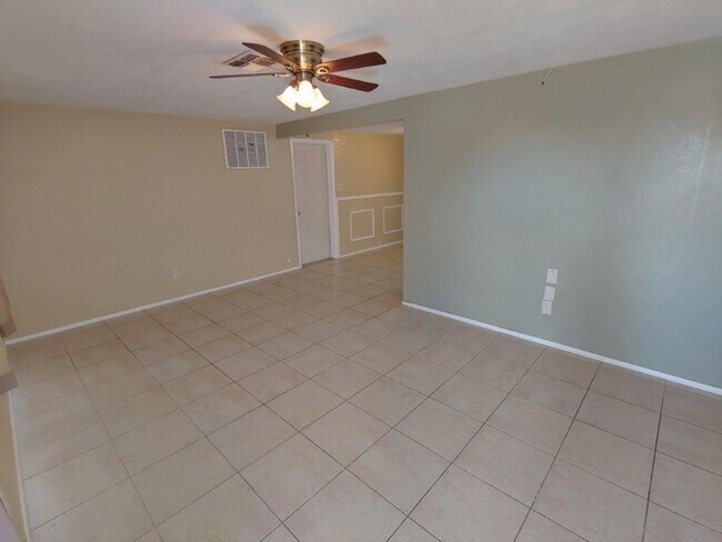 Building Photo - JUST REDUCED!!!  2/1/1 with BONUS ROOM, 1000 Sq. Ft. with custom tile in bathroom & renovated kit...