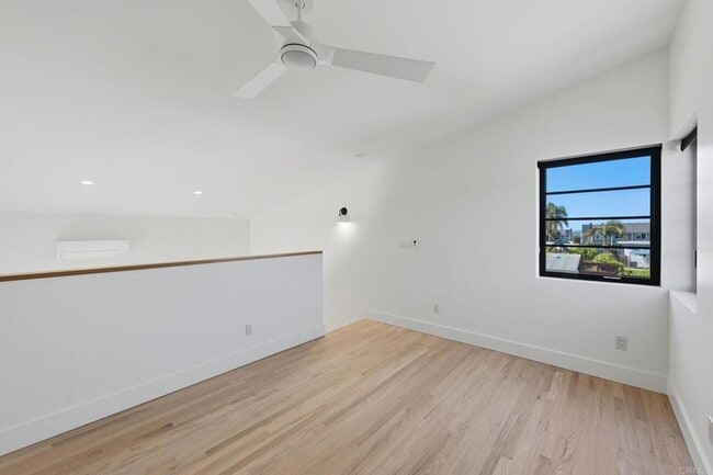 Building Photo - 1063 Buena Vista Way