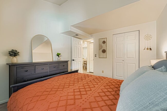 Building Photo - Peaceful 2BR Retreat Near Bobolink Trail