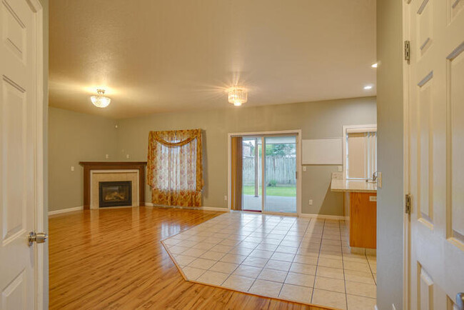 Building Photo - SPACIOUS FIVE BEDROOM HOUSE IN VANCOUVER