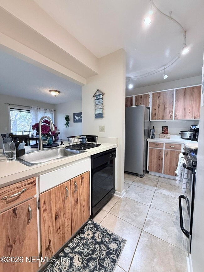 Building Photo - 2 Cartagena Ct