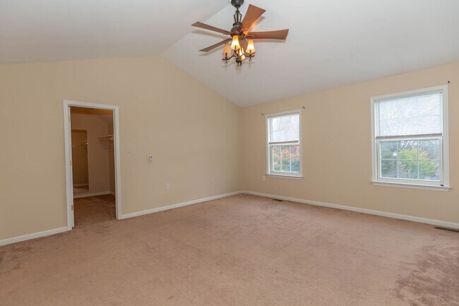 Building Photo - 4 bed, 2.5 bath Single Family Home in Char...