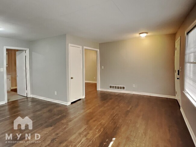 Building Photo - 3681 Lake Dr SE