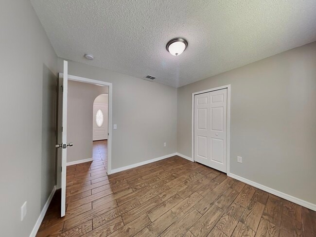 Building Photo - 6879 Belmar Dr