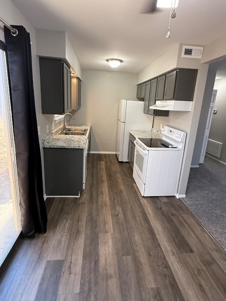 Building Photo - 620 S Mt Carmel St