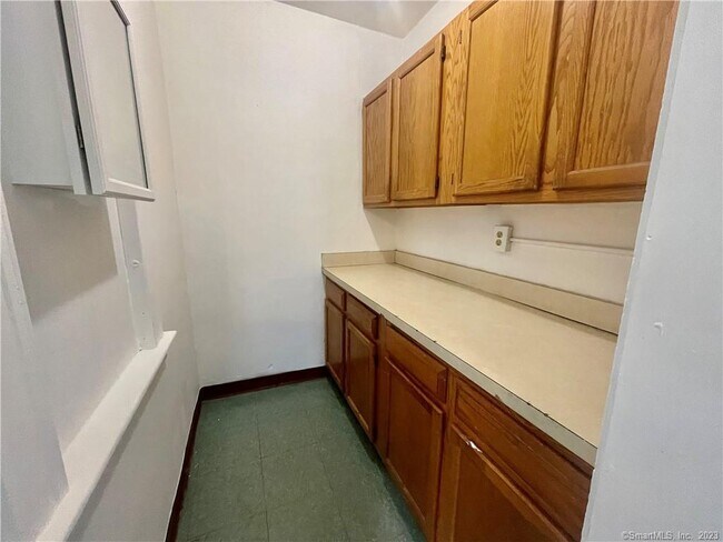 Building Photo - 1309 Bank St