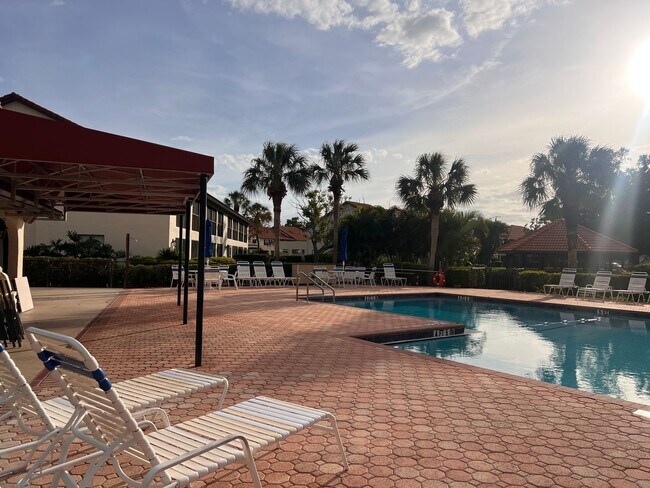 Building Photo - 2bd/2ba Townhome