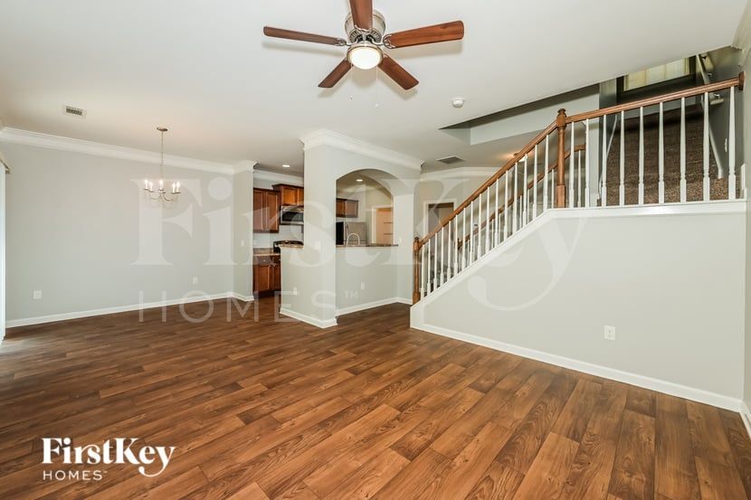 Building Photo - 975 Treymont Way SW