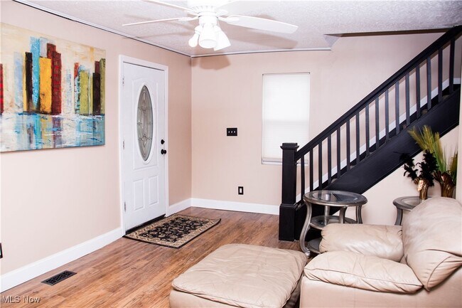 Building Photo - 1093 Wilbur Ave