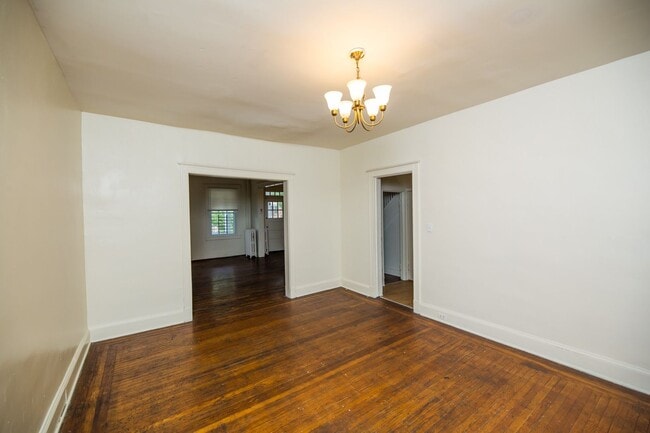 Building Photo - 2026/2027 JHU Off-Campus 5bd/2ba Rowhome w...