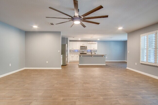 Building Photo - Move In for the Holidays! Heated Saltwater...