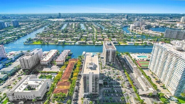 Building Photo - 2049 S Ocean Dr