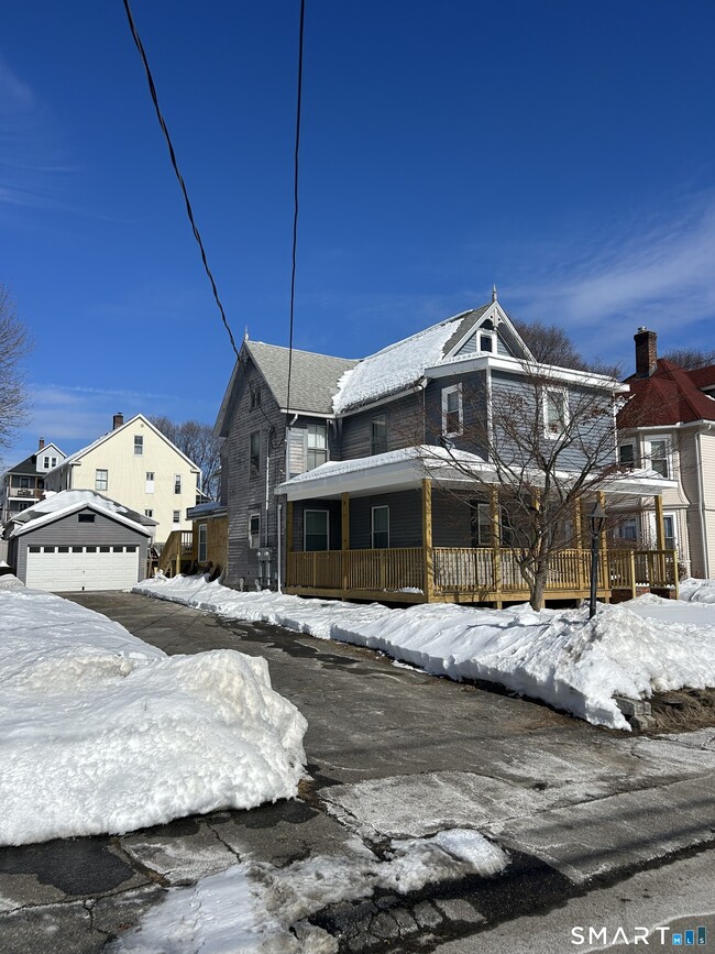 Building Photo - 54 Forest St