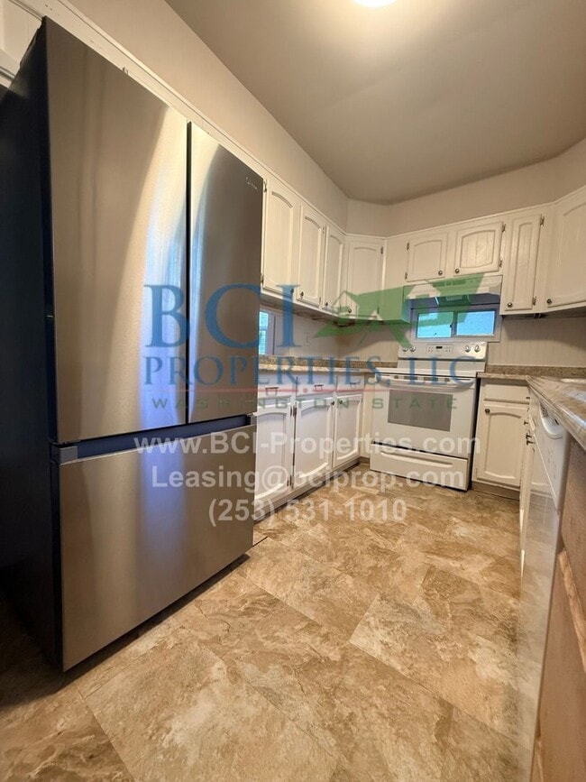 Building Photo - Beautiful 4 Bedroom Home Available in Down...