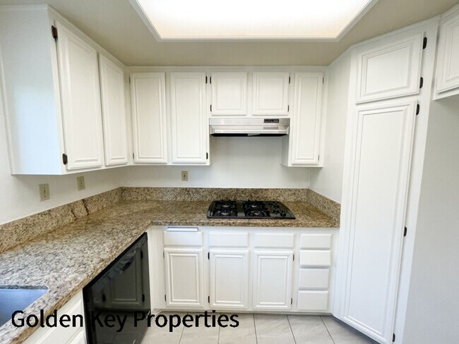 Building Photo - 2BR/1.5BA Condo in Charlemont in Vista! Cl...