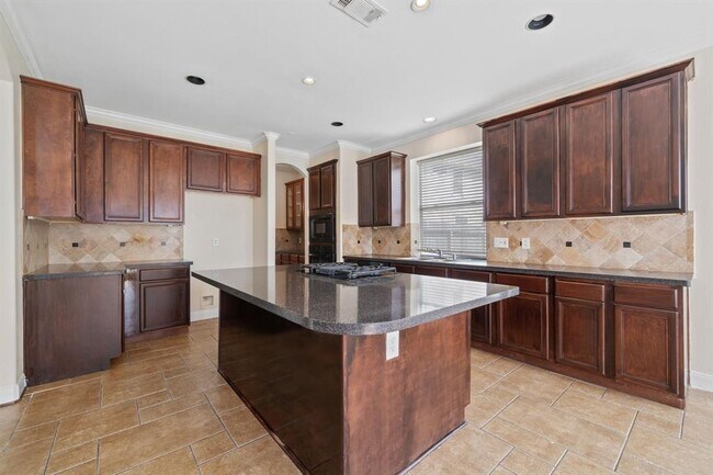 Building Photo - 6026 Briar Hill Ct