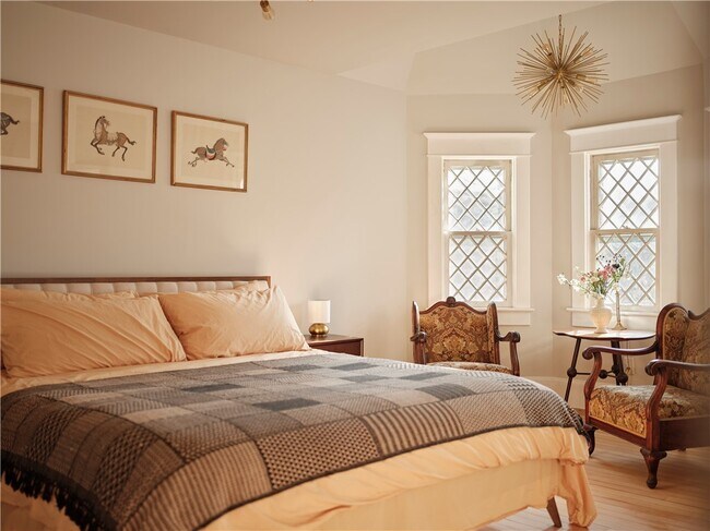 Building Photo - 38 Lake St