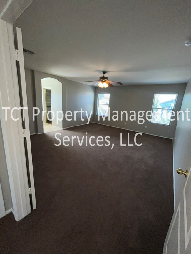 Building Photo - Large Home in Pecan Creek South