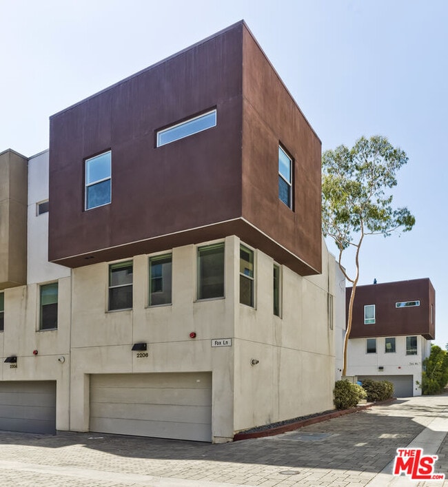 Building Photo - 2206 Fox Ln