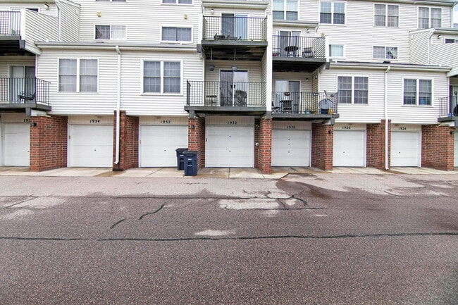 Building Photo - 1930 Lindsay Ln