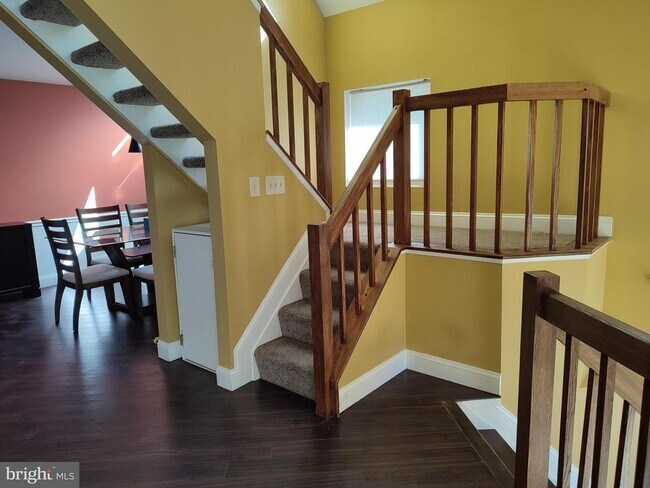 Building Photo - 7671 Coachlight Ln